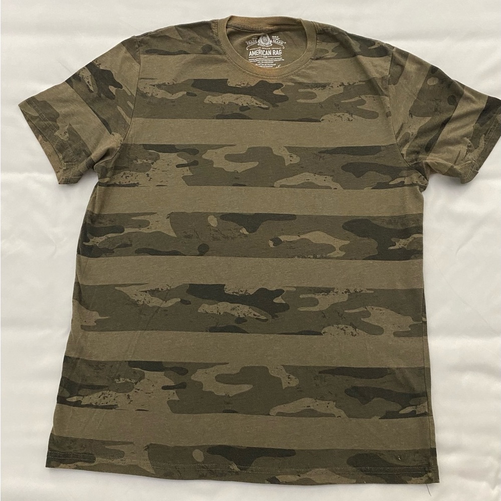 American Rag Camo T-Shirt. Size Large.